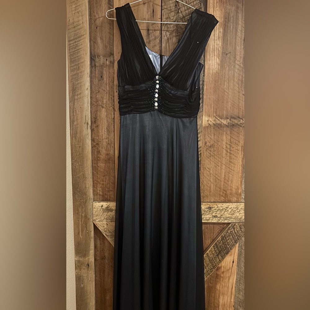 Evening Gown Pre-owned in Good Condition Patra Size 6 - Picture 1 of 9